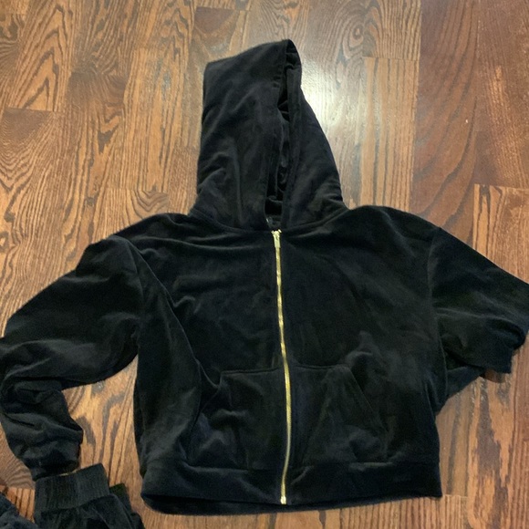 Express Velour Set - Picture 2 of 3